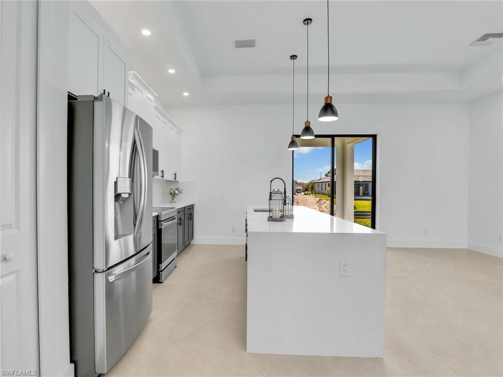 2010 21st St, Cape Coral, FL 33993-19