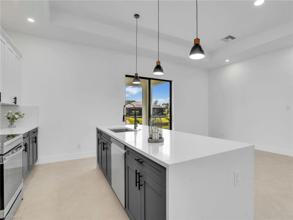2010 21st St, Cape Coral, FL 33993-20