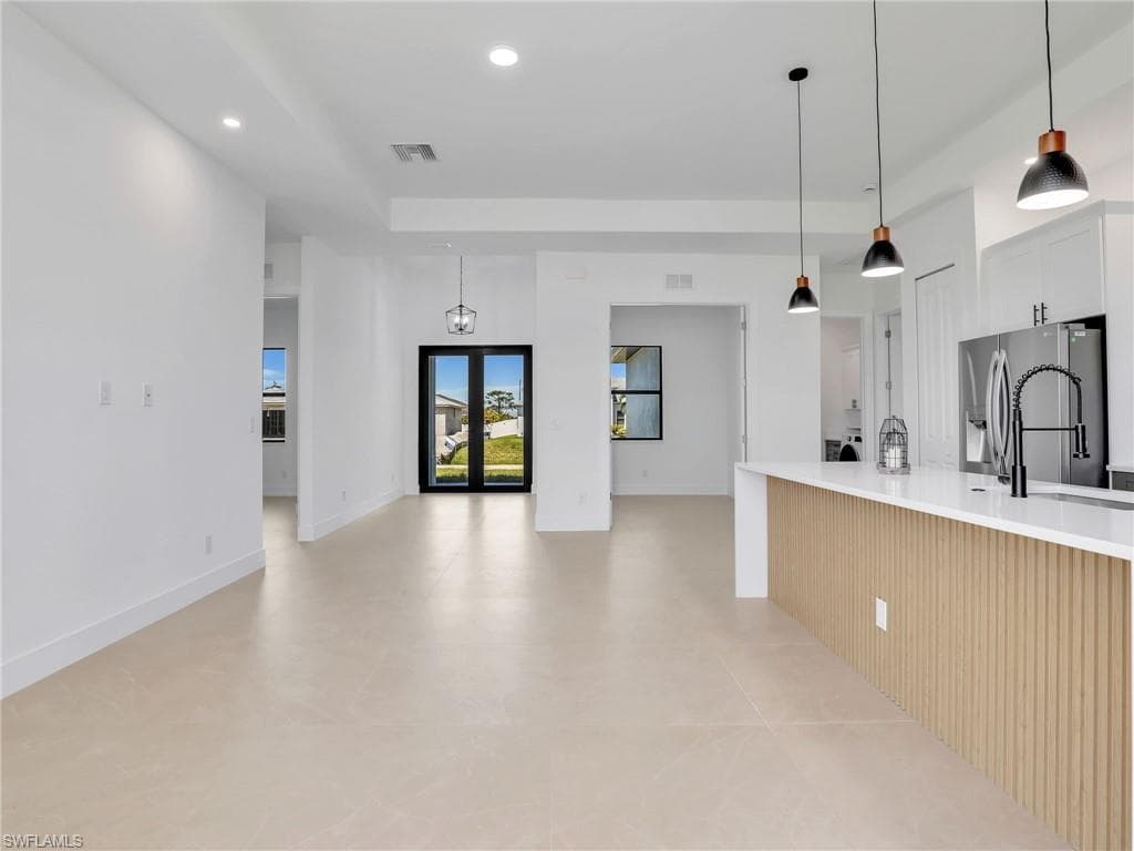 2010 21st St, Cape Coral, FL 33993-23