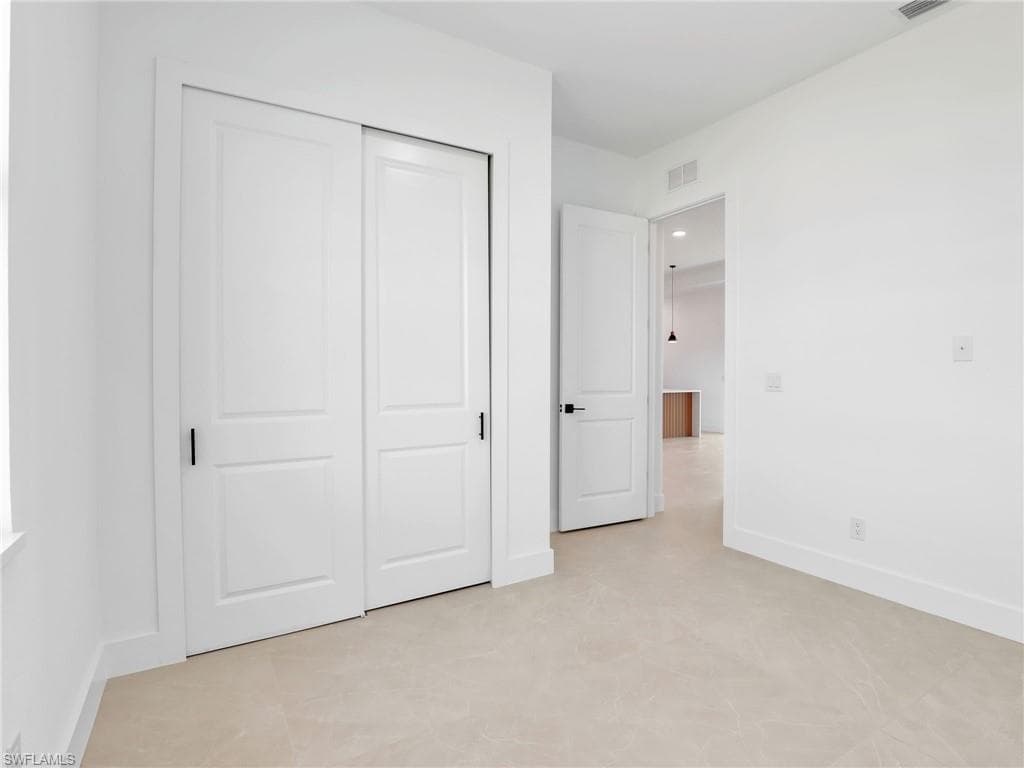 2010 21st St, Cape Coral, FL 33993-32
