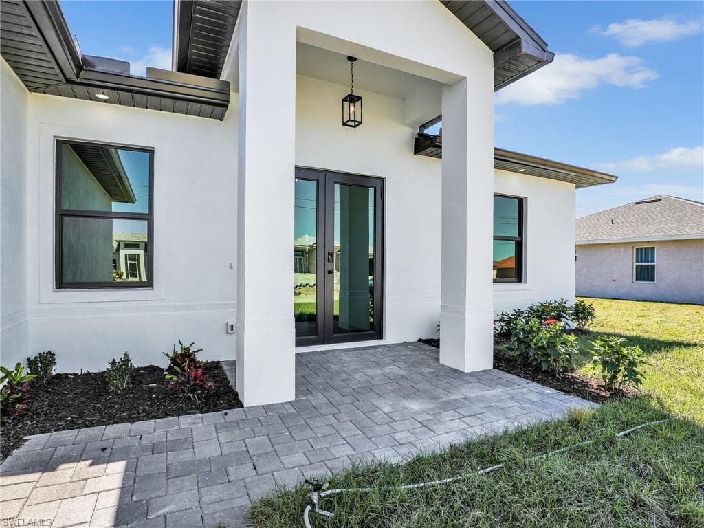 2010 21st St, Cape Coral, FL 33993-4