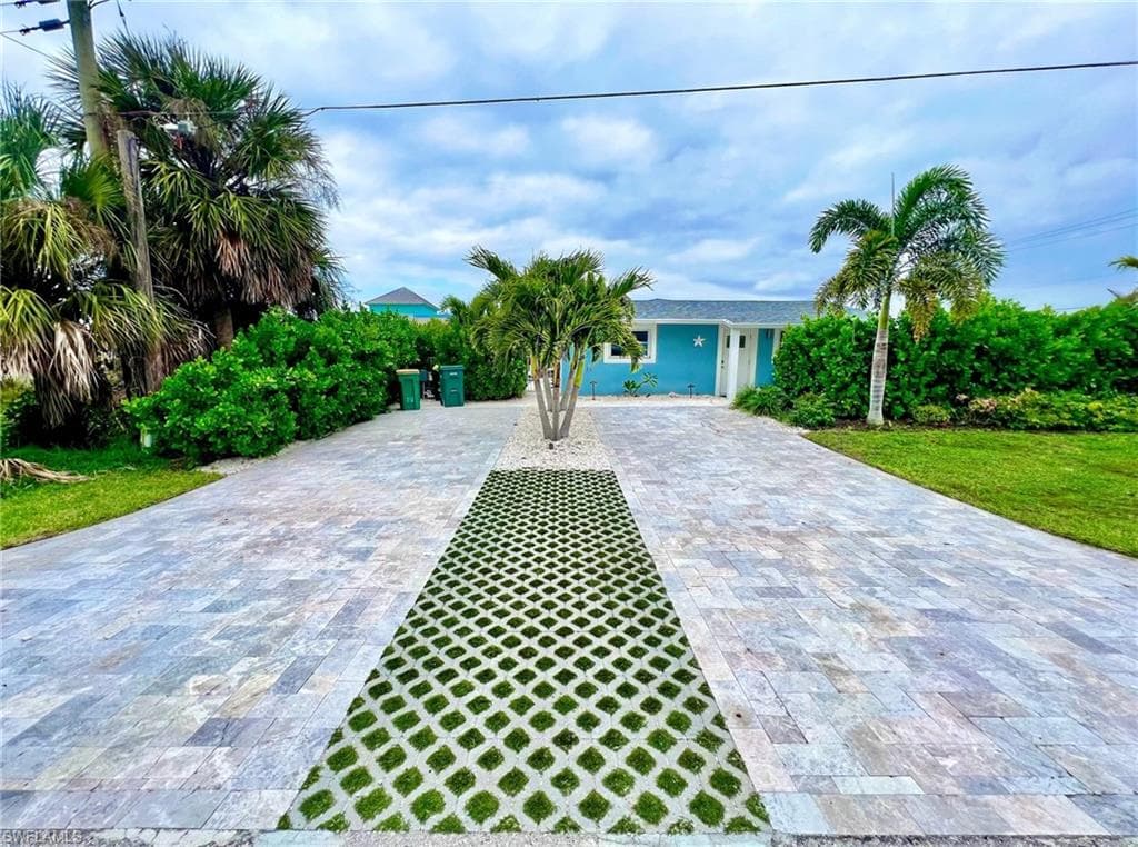 203 1st St, Bonita Springs, FL 34134-6