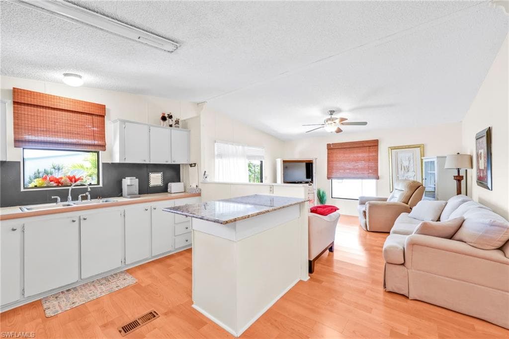 41 Oceans Blvd 41, Naples, FL 34104-1