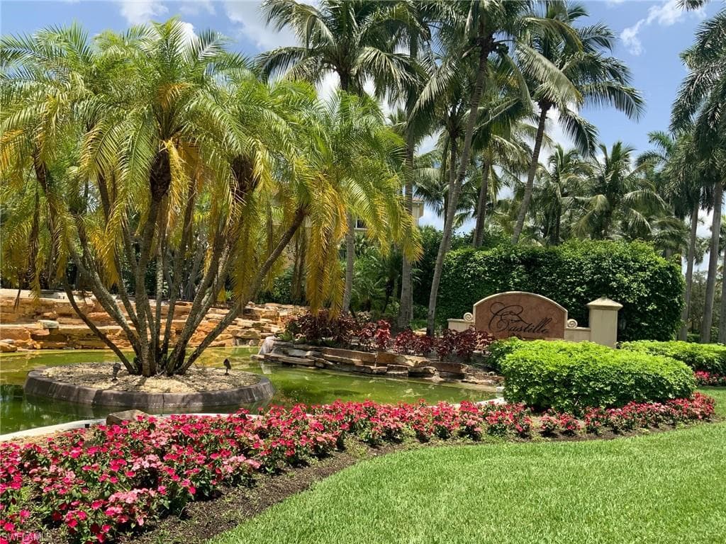 2817 Tiburon Blvd E 101, Naples, FL 34109-4