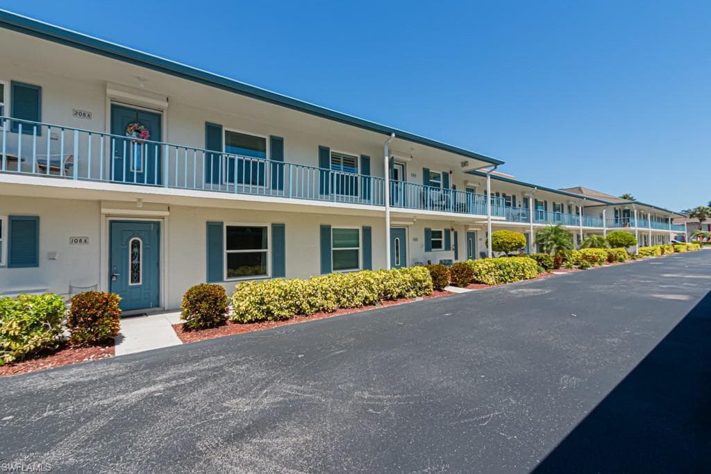 325 Charlemagne Blvd A108, Naples, FL 34112-4