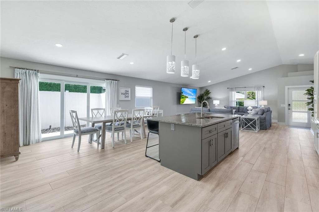 820 102nd Ave N, Naples, FL 34108-13