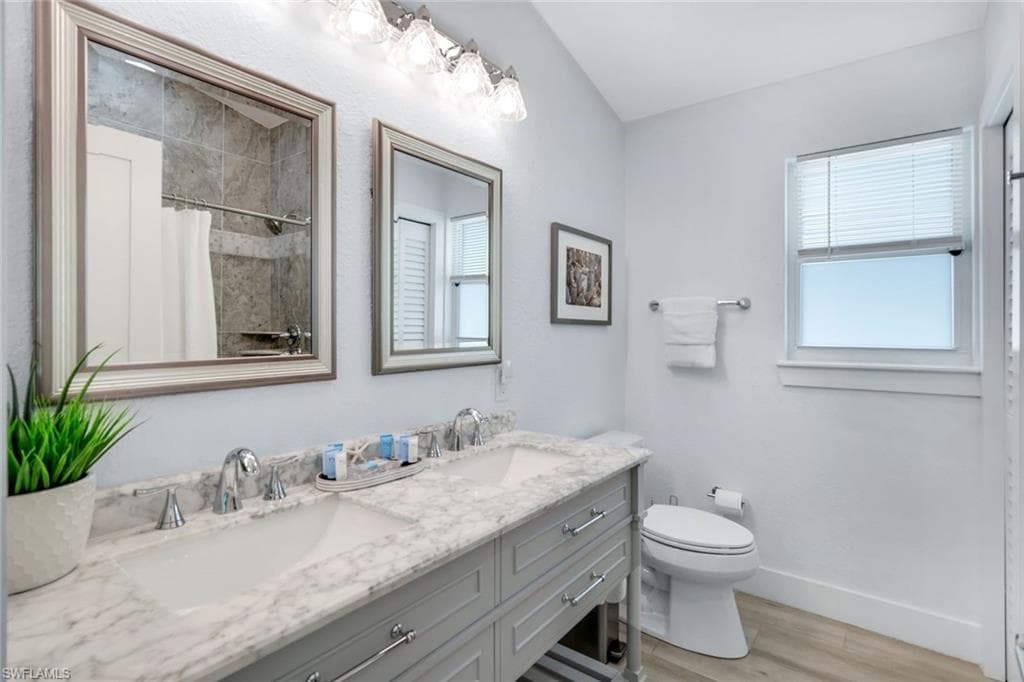 820 102nd Ave N, Naples, FL 34108-21
