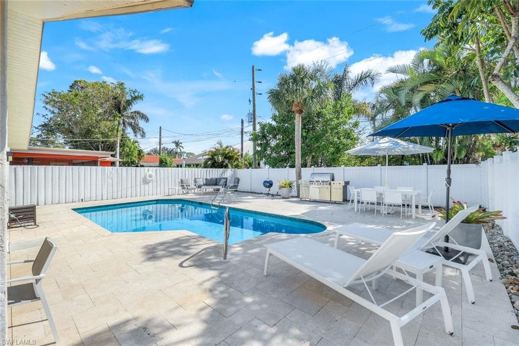 820 102nd Ave N, Naples, FL 34108-26