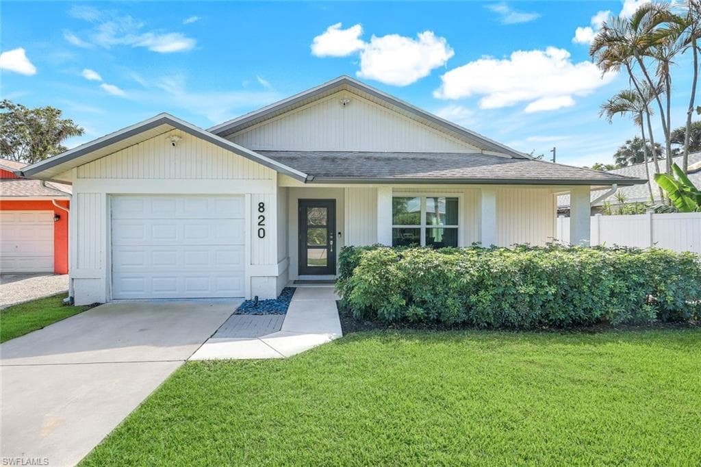 820 102nd Ave N, Naples, FL 34108-2