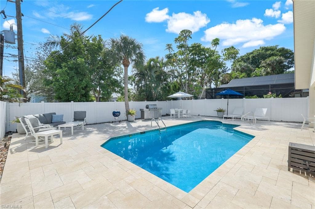 820 102nd Ave N, Naples, FL 34108-3