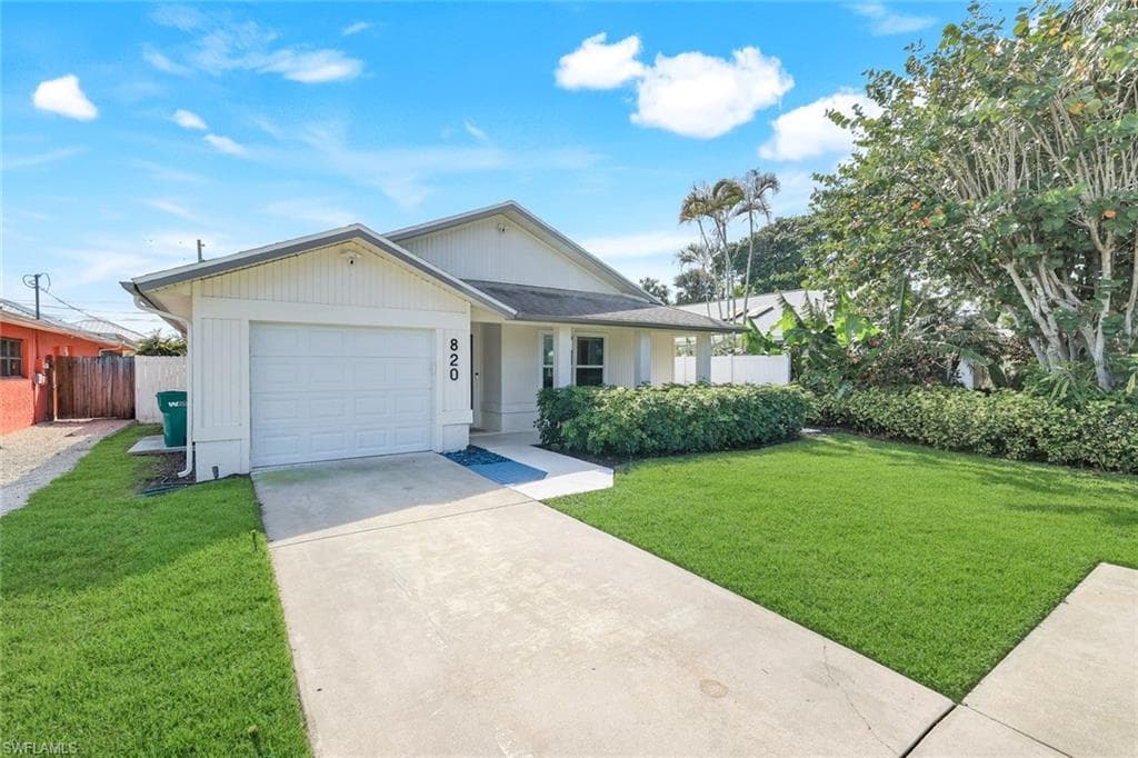 820 102nd Ave N, Naples, FL 34108-4