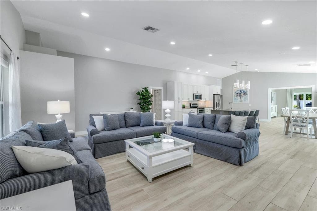 820 102nd Ave N, Naples, FL 34108-5