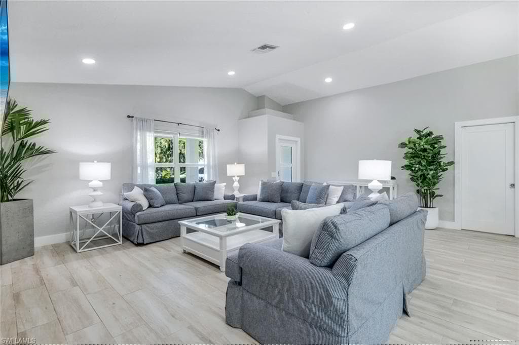 820 102nd Ave N, Naples, FL 34108-7