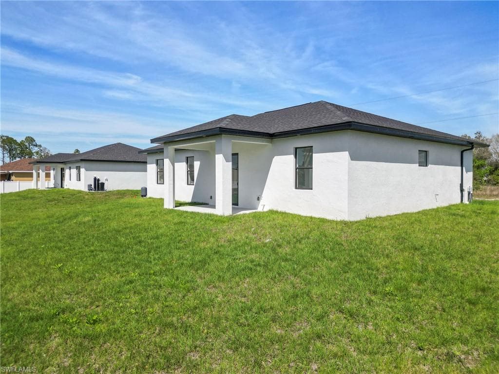 1207 15th St, Lehigh Acres, FL 33972-4