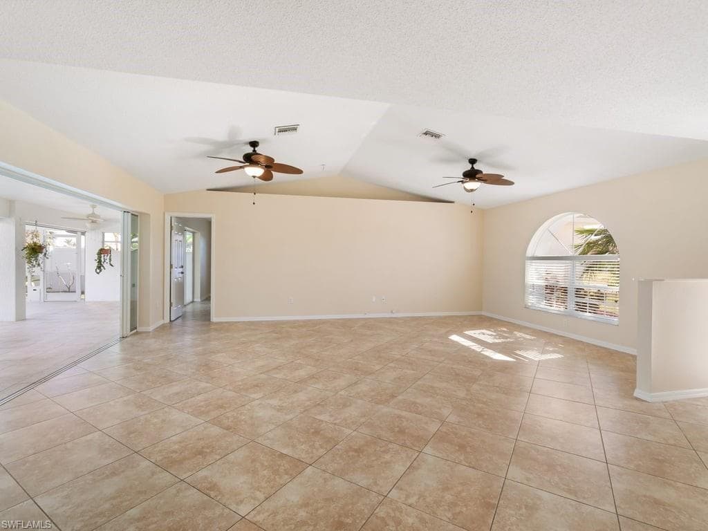 4538 6th Ct, Cape Coral, FL 33904-7