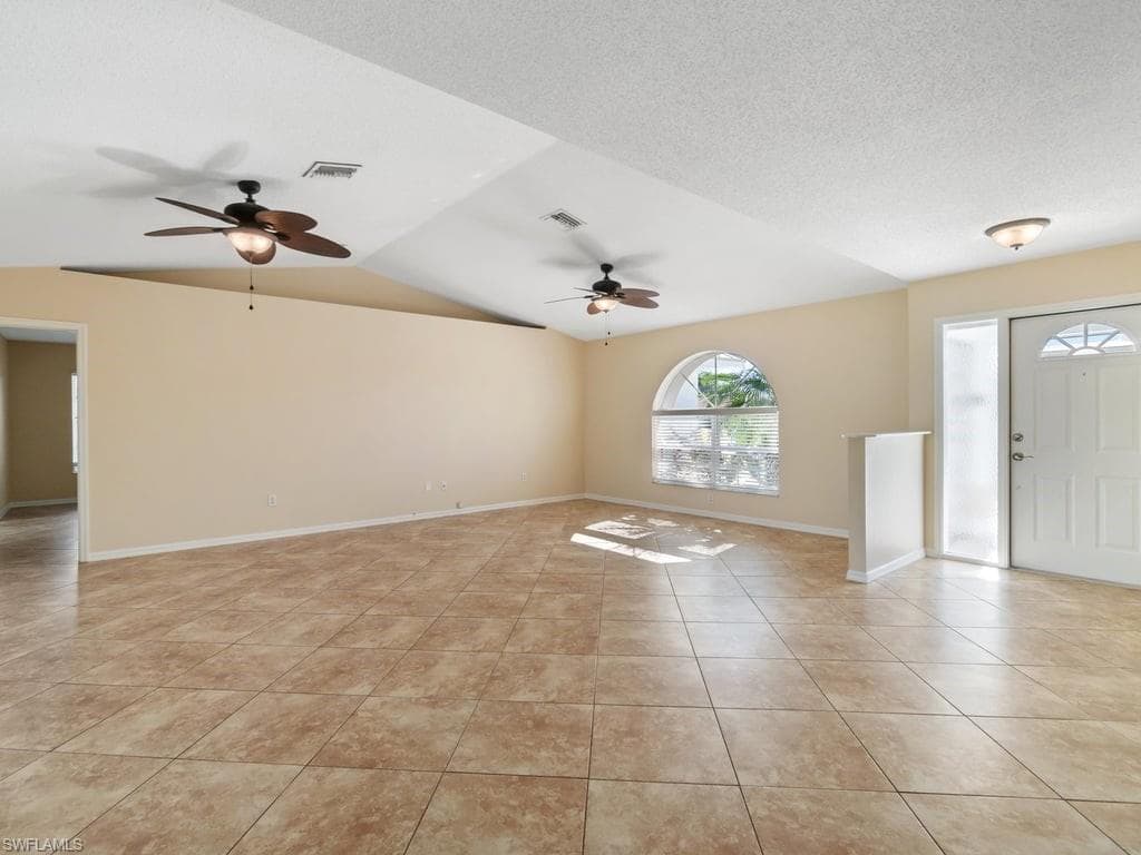 4538 6th Ct, Cape Coral, FL 33904-8