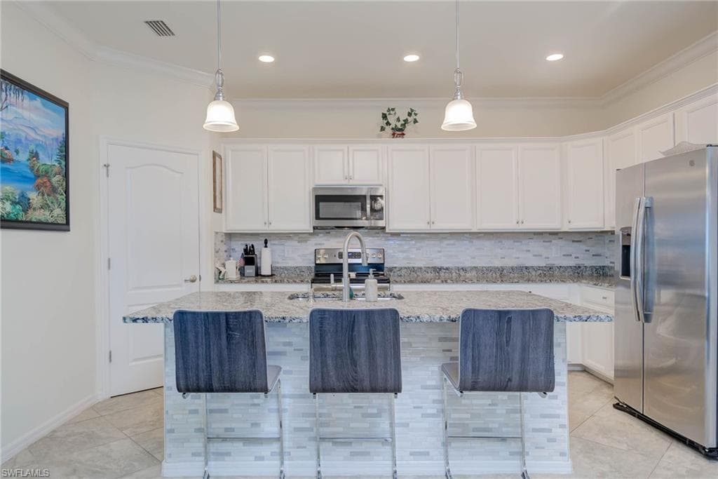 9384 Glenforest Dr, Naples, FL 34120-10