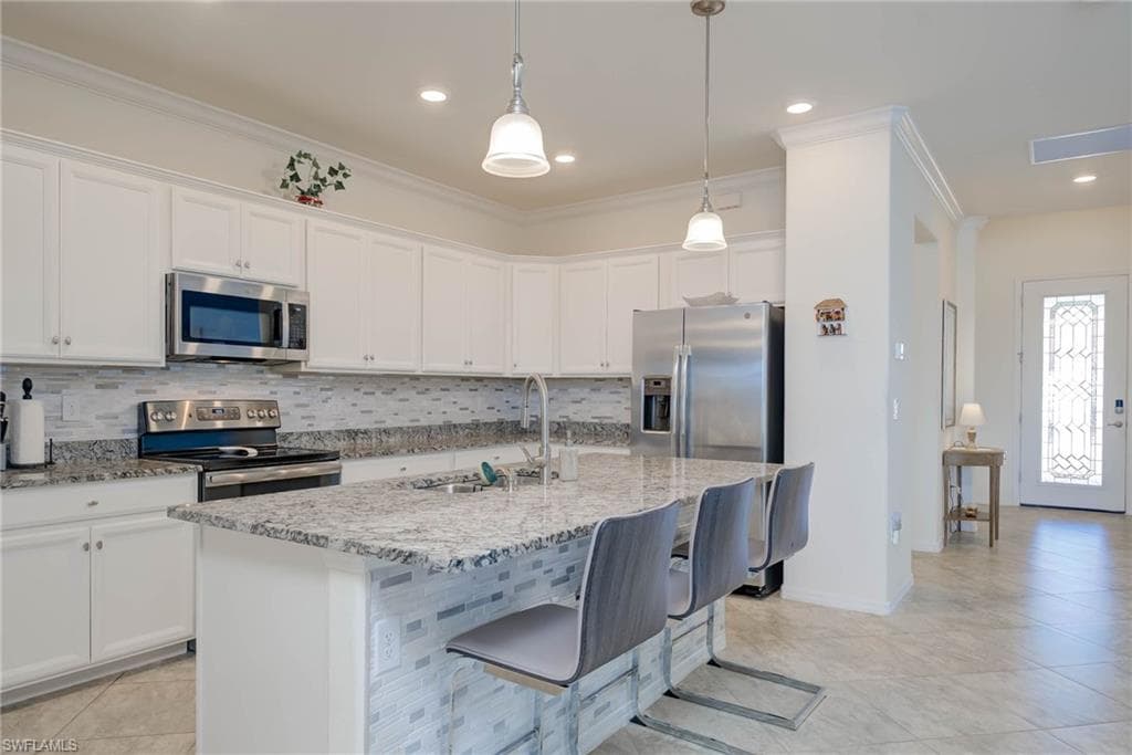 9384 Glenforest Dr, Naples, FL 34120-11