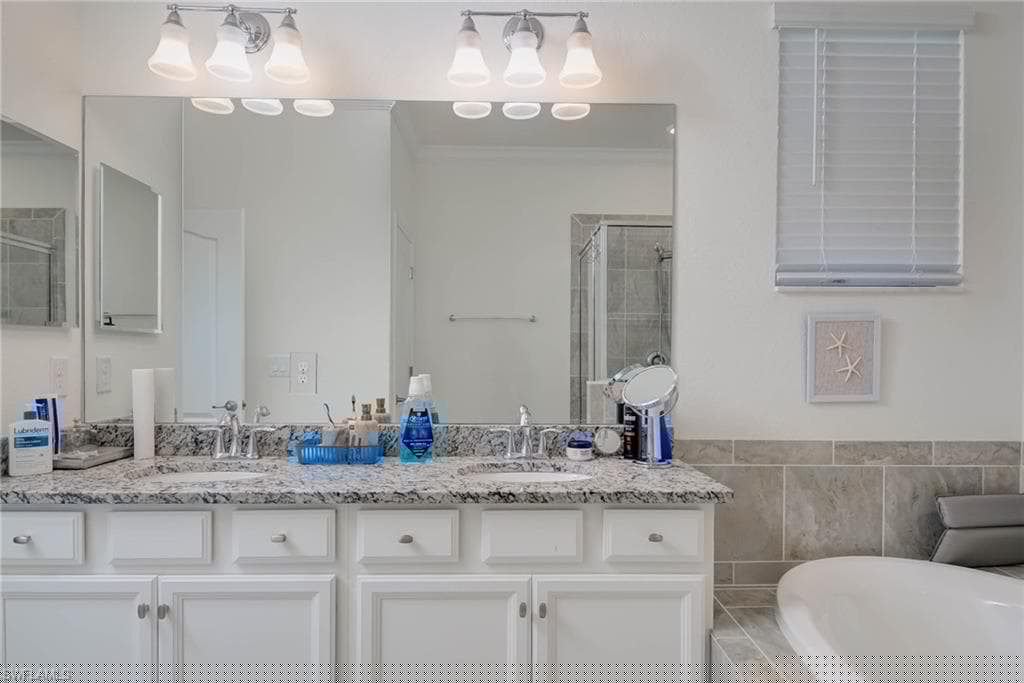 9384 Glenforest Dr, Naples, FL 34120-17