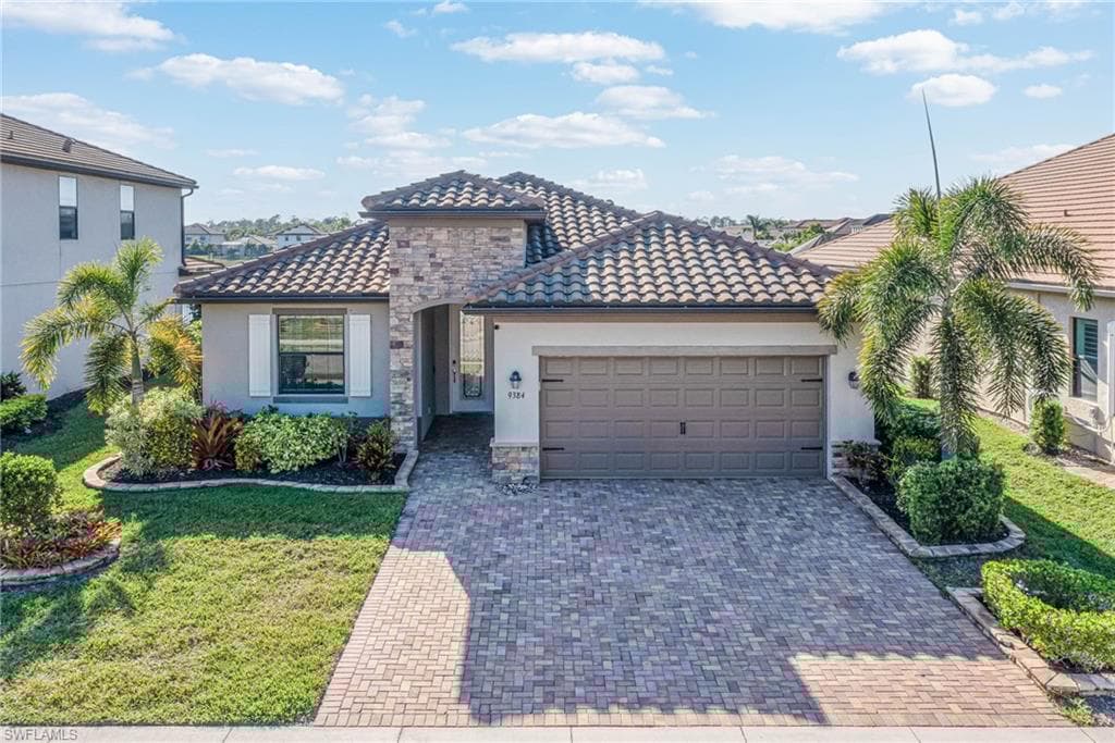9384 Glenforest Dr, Naples, FL 34120-29