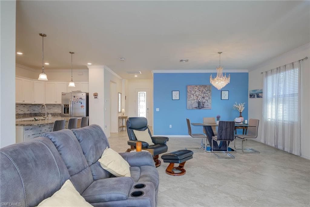 9384 Glenforest Dr, Naples, FL 34120-7