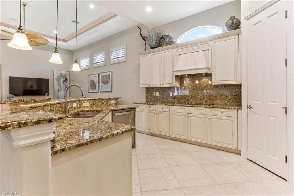 8958 Shenendoah Cir, Naples, FL 34113-11