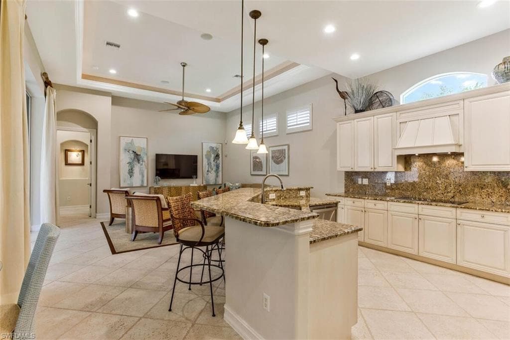 8958 Shenendoah Cir, Naples, FL 34113-12