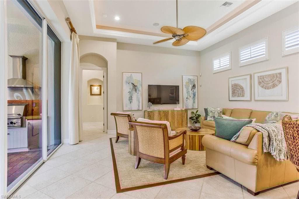 8958 Shenendoah Cir, Naples, FL 34113-16