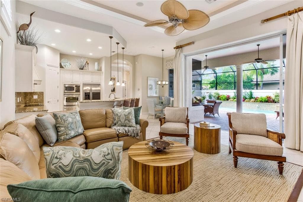 8958 Shenendoah Cir, Naples, FL 34113-17