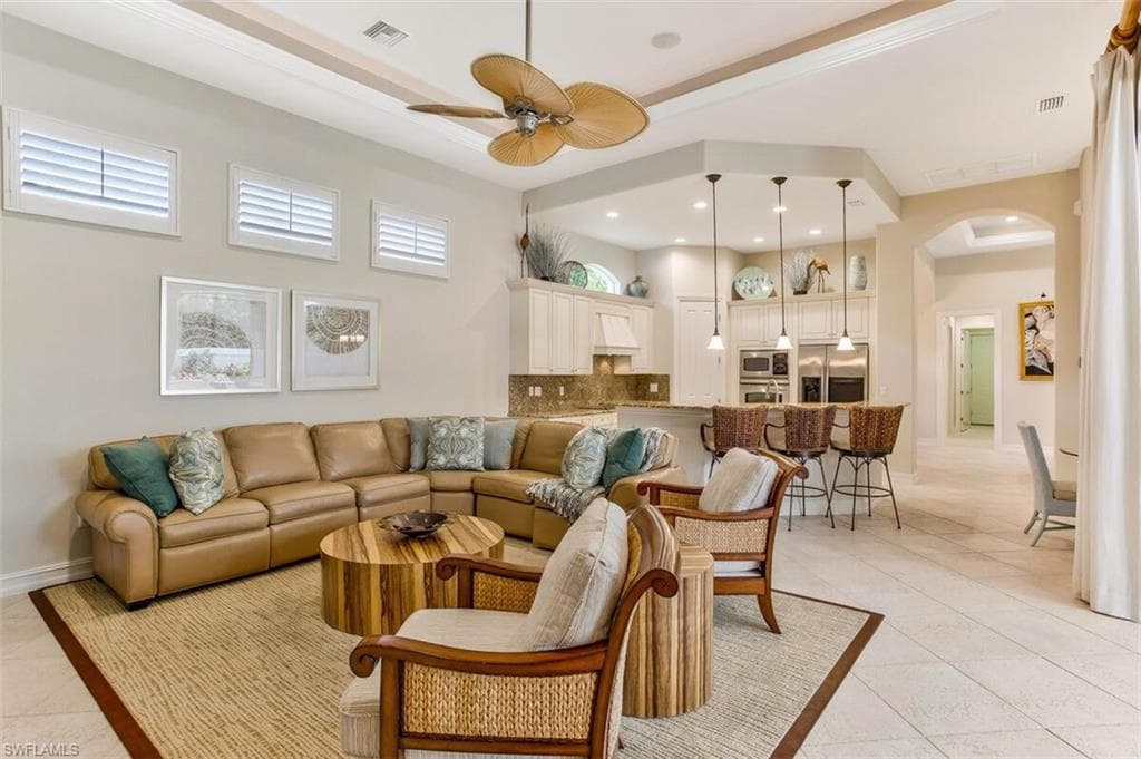 8958 Shenendoah Cir, Naples, FL 34113-18