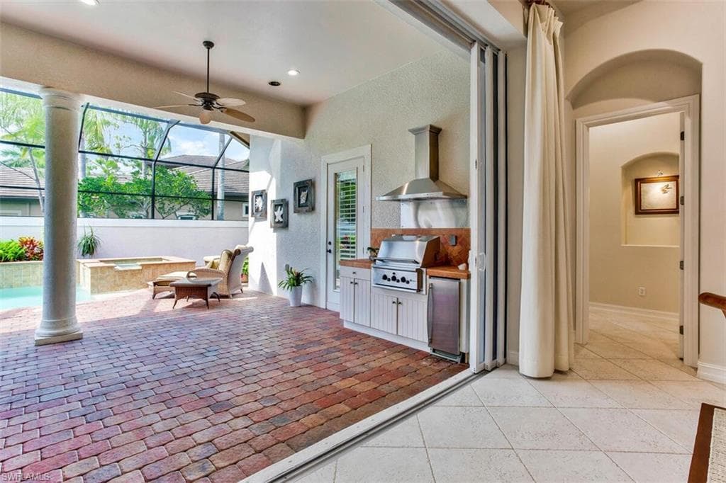 8958 Shenendoah Cir, Naples, FL 34113-19