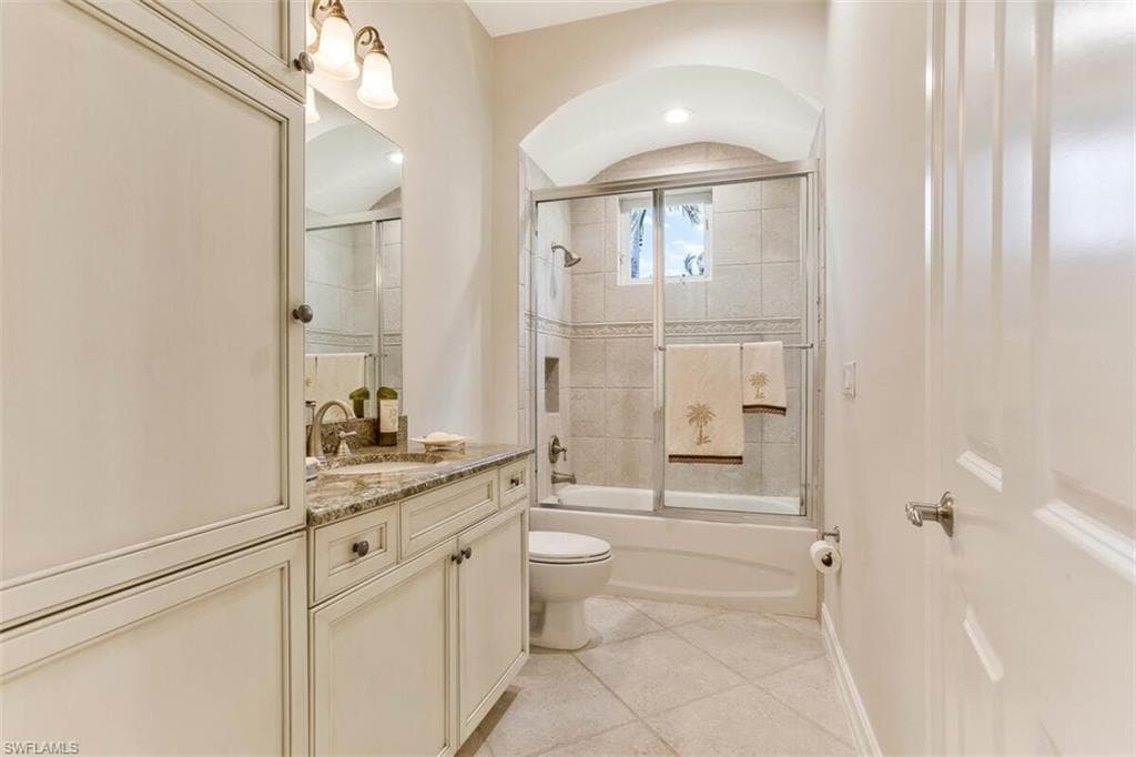 8958 Shenendoah Cir, Naples, FL 34113-24