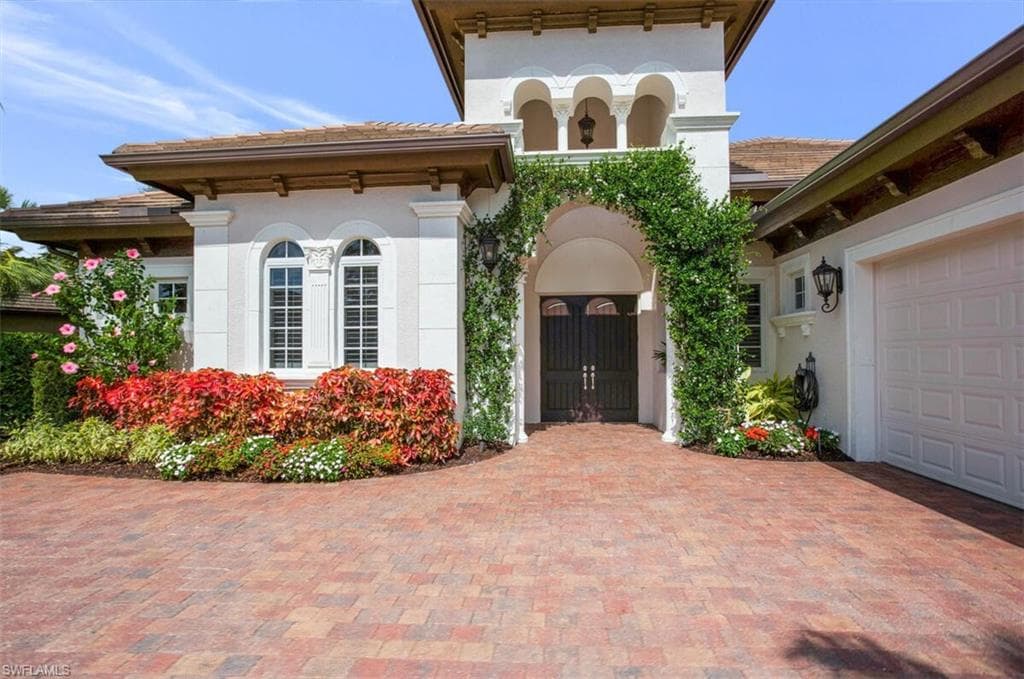 8958 Shenendoah Cir, Naples, FL 34113-2