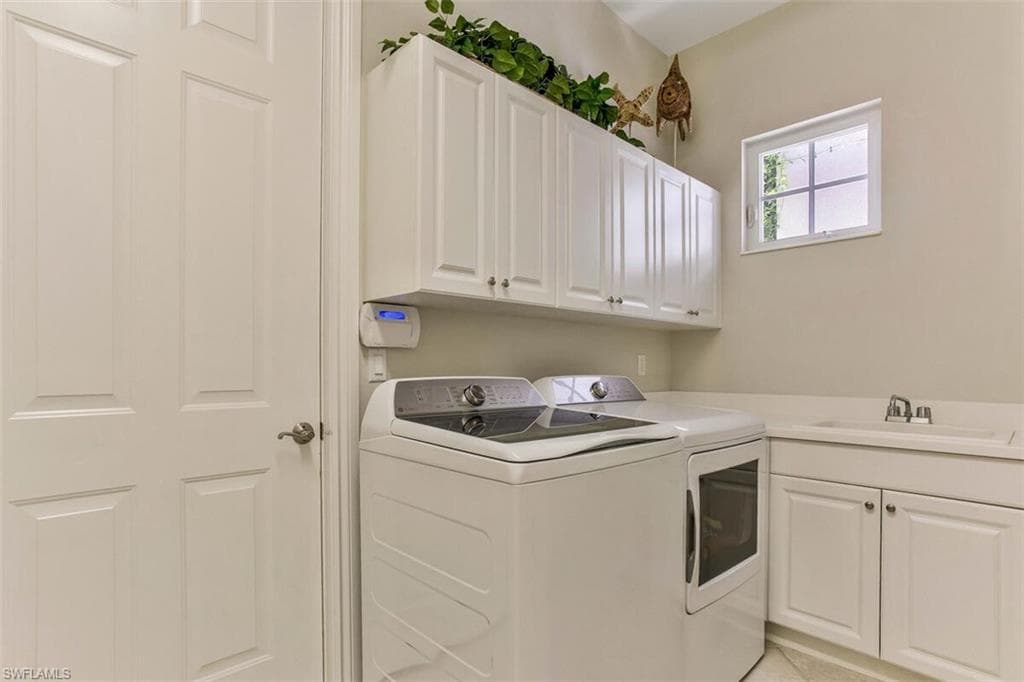 8958 Shenendoah Cir, Naples, FL 34113-29
