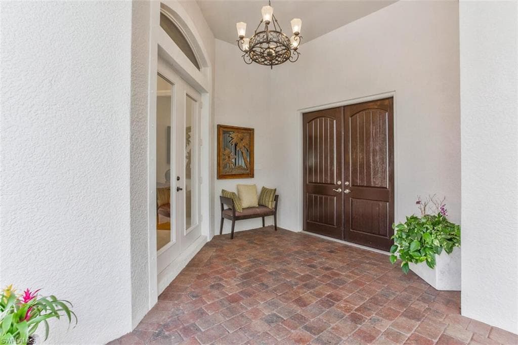 8958 Shenendoah Cir, Naples, FL 34113-3