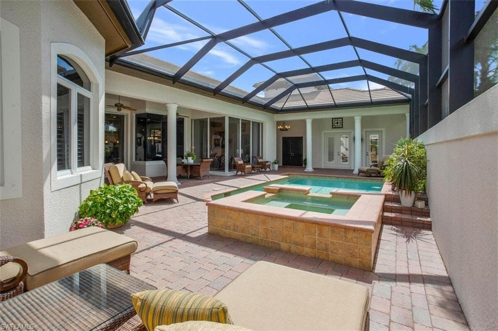 8958 Shenendoah Cir, Naples, FL 34113-6