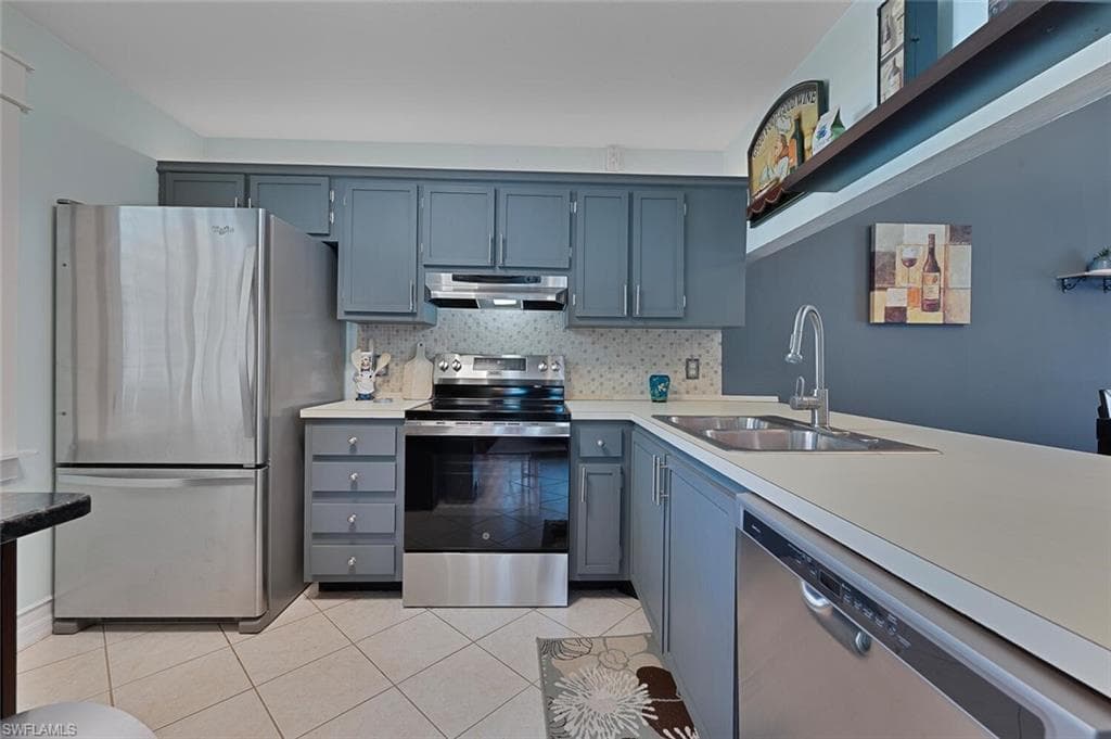 2670 Kings Lake Blvd 7-204, Naples, FL 34112-4