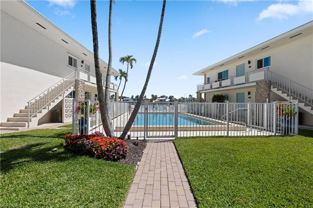 2500 Gulf Shore Blvd N N7, Naples, FL 34103-22