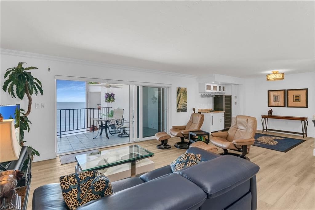 3951 Gulf Shore Blvd N 601, Naples, FL 34103-9