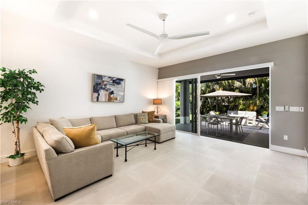 2669 Linda Dr, Naples, FL 34112-9