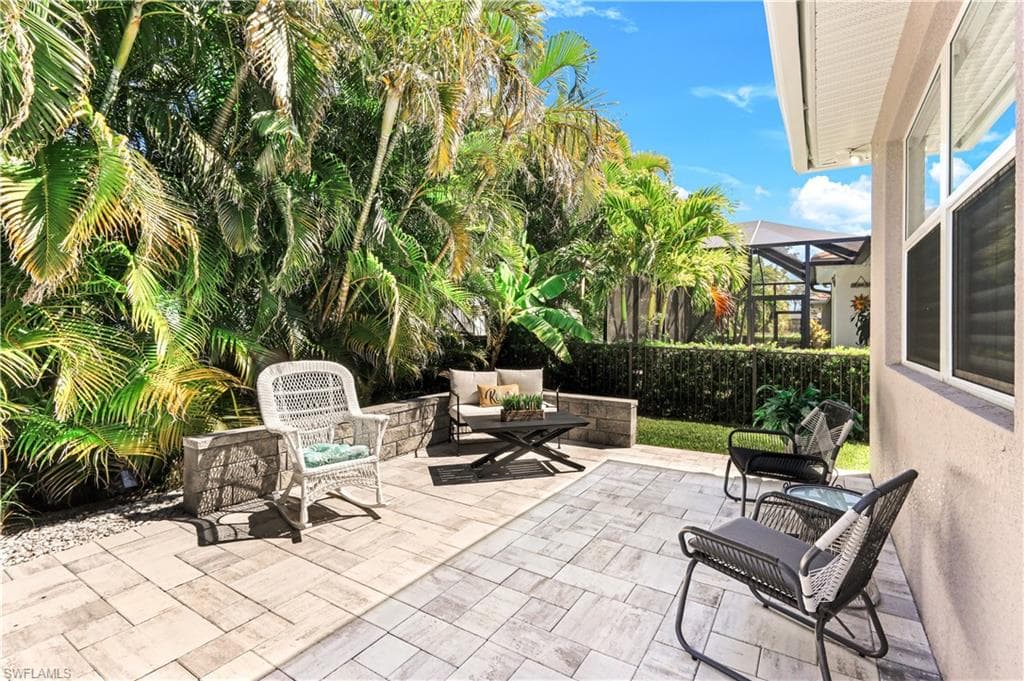 2669 Linda Dr, Naples, FL 34112-32