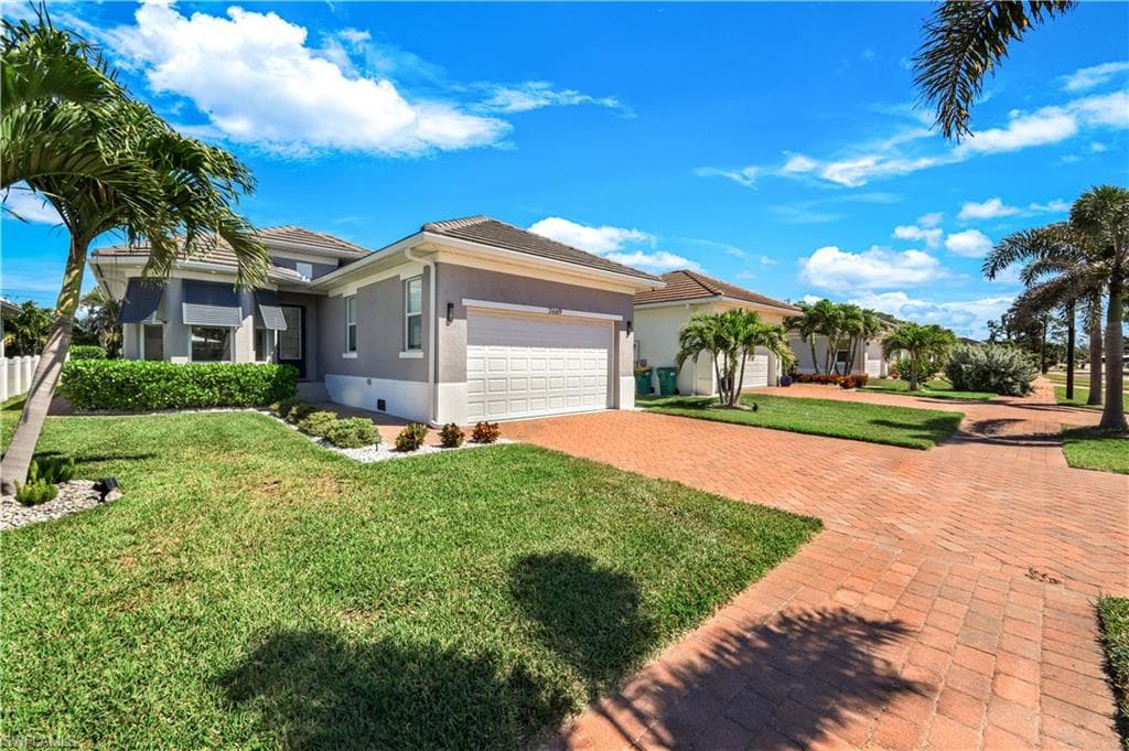 2669 Linda Dr, Naples, FL 34112-3