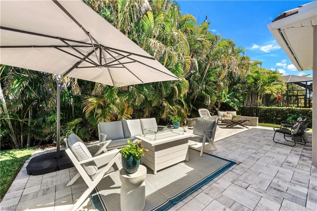 2669 Linda Dr, Naples, FL 34112-6