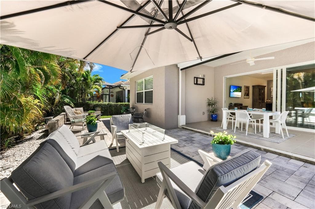 2669 Linda Dr, Naples, FL 34112-7