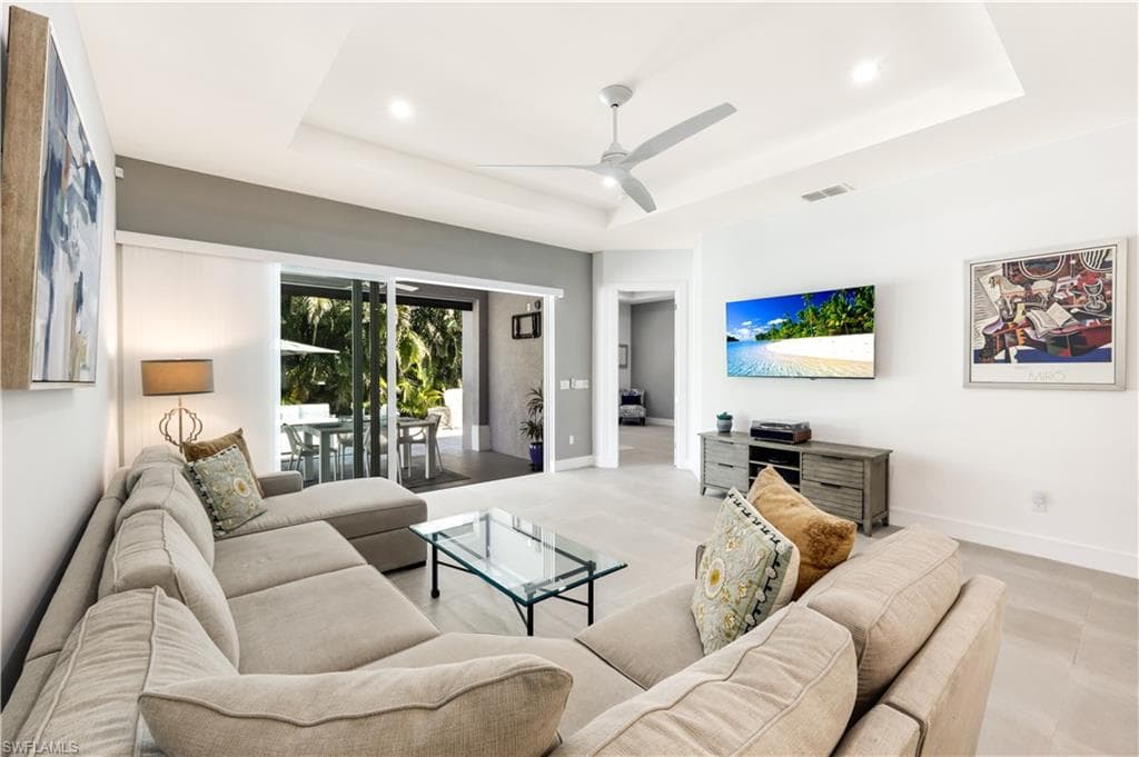 2669 Linda Dr, Naples, FL 34112-8