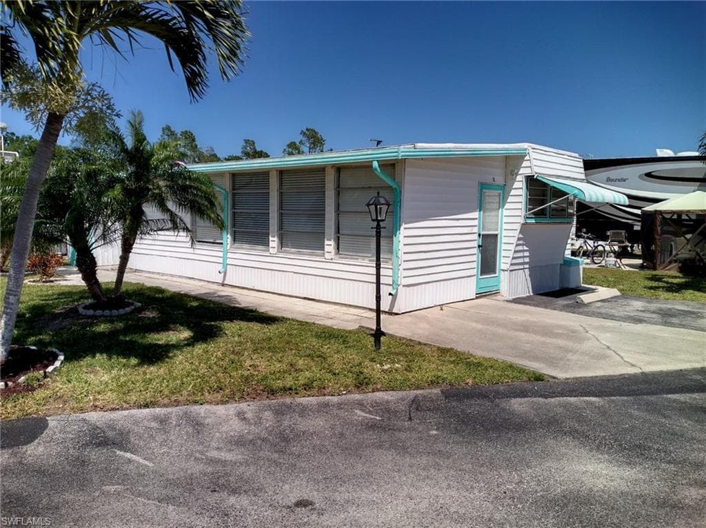 16 Jade Dr 16j, Naples, FL 34114-10