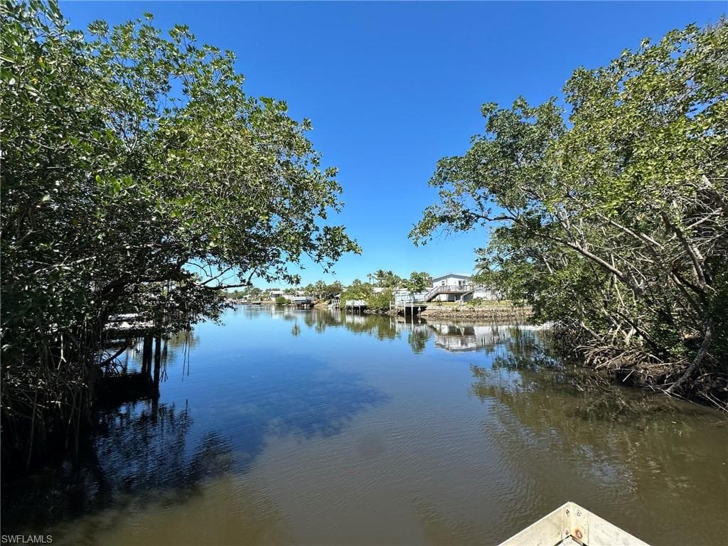 16 Jade Dr 16j, Naples, FL 34114-15