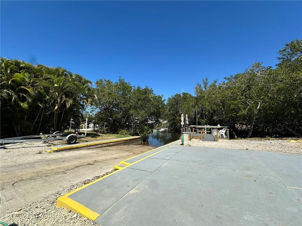 16 Jade Dr 16j, Naples, FL 34114-16