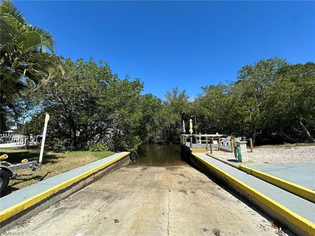 16 Jade Dr 16j, Naples, FL 34114-17