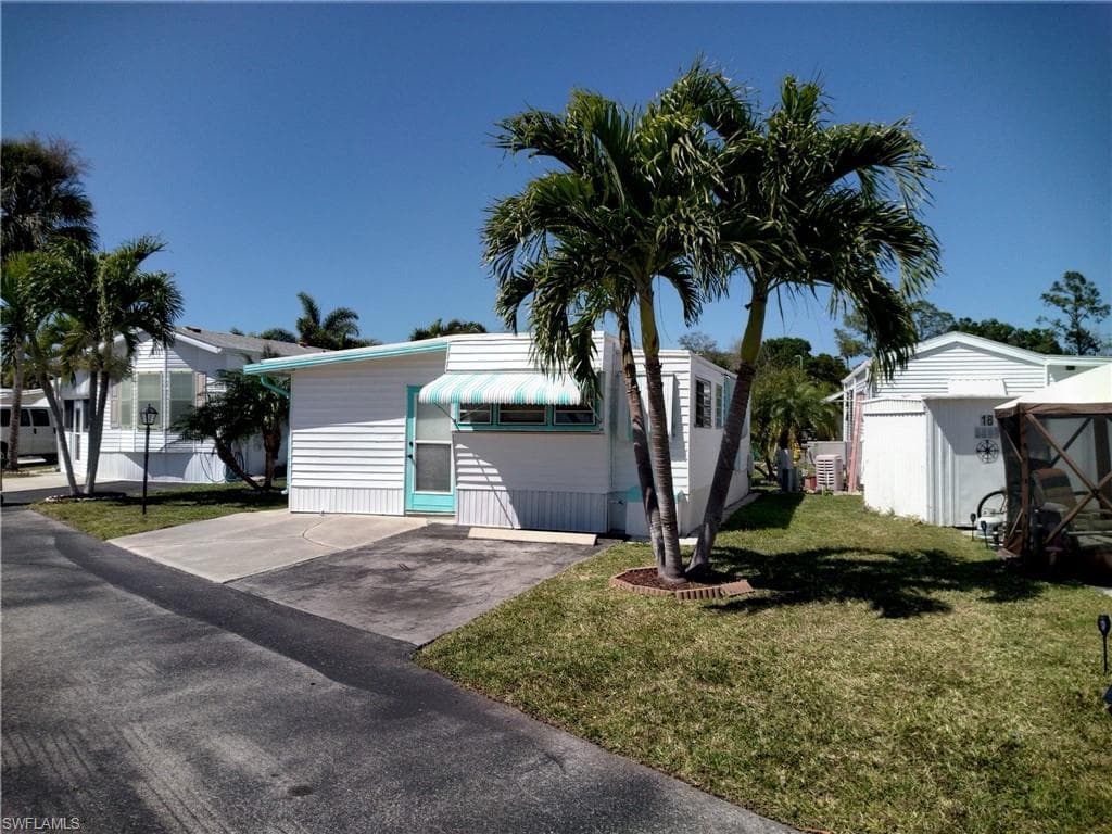 16 Jade Dr 16j, Naples, FL 34114-2